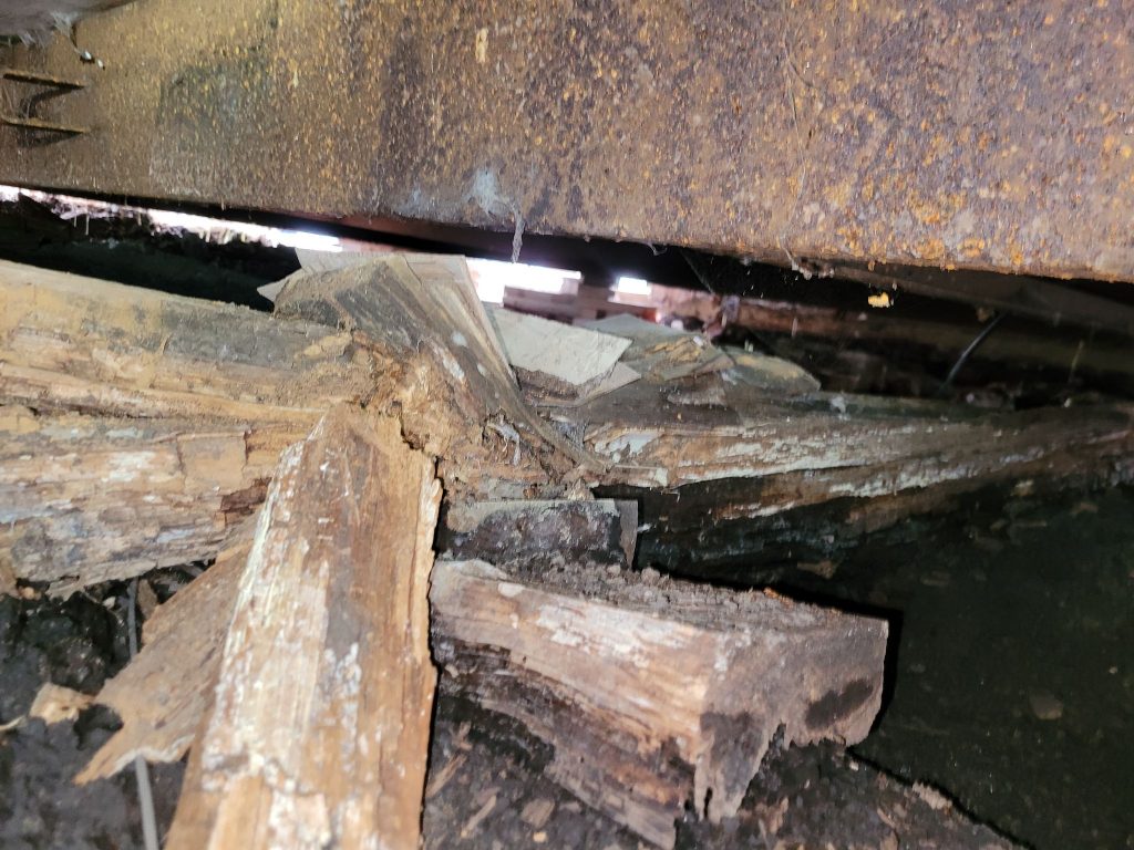 mobile home levelling with rotten wood